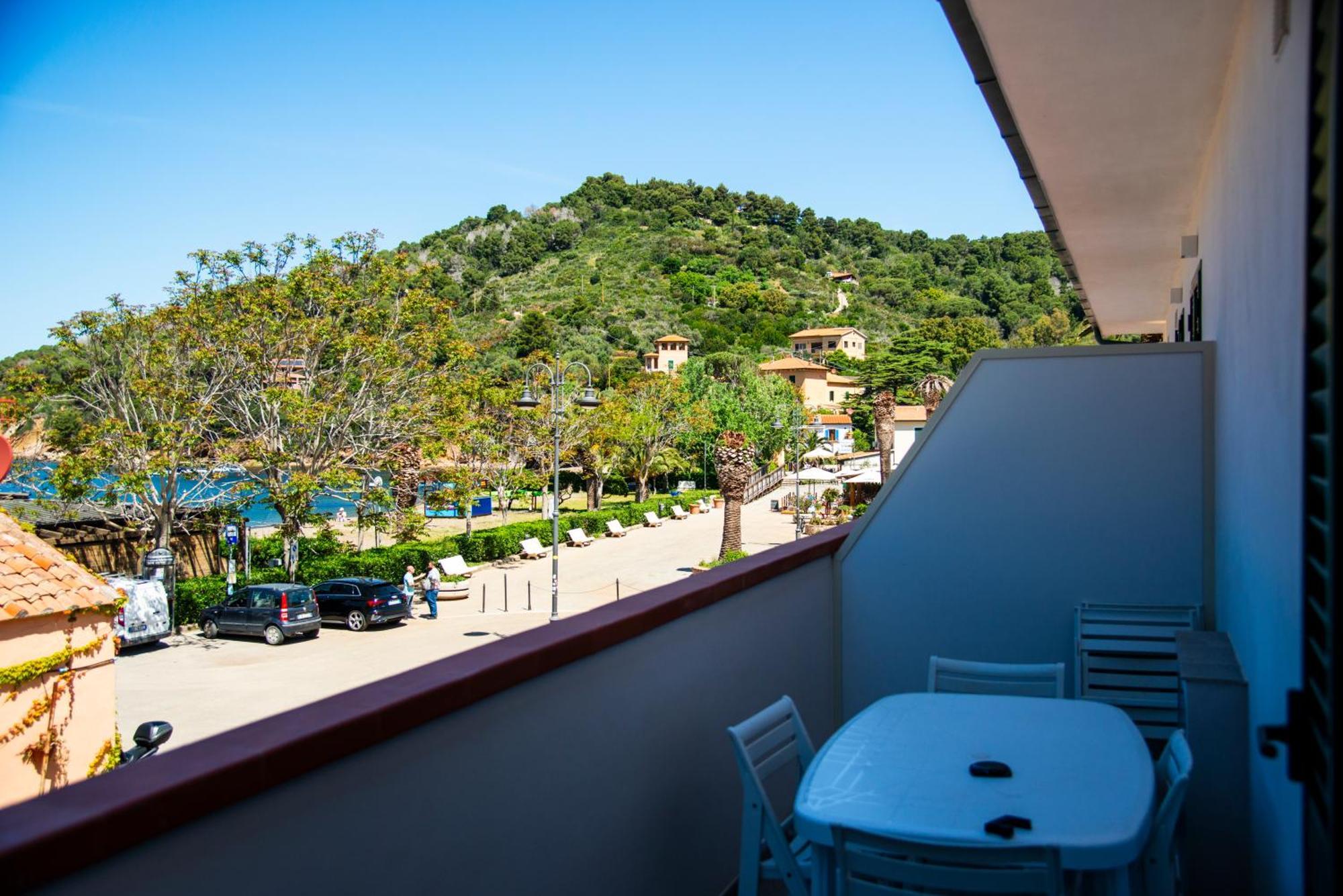 Residence Hotel Villa Mare Portoferraio Bagian luar foto