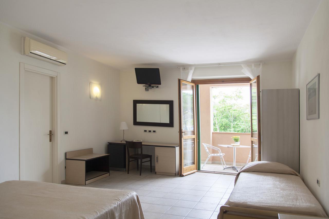 Residence Hotel Villa Mare Portoferraio Bagian luar foto